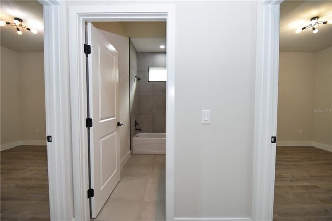 Building Photo - 20 Uniondale Pl