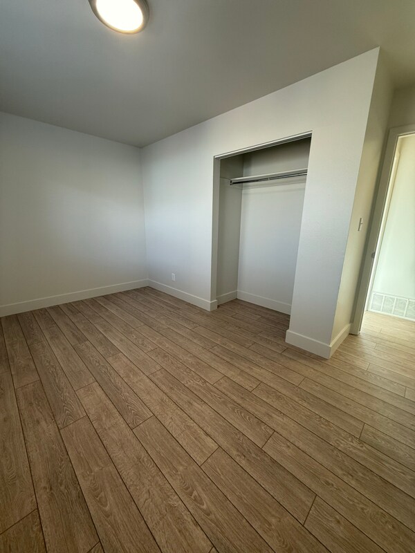 Building Photo - 201 W 975 N