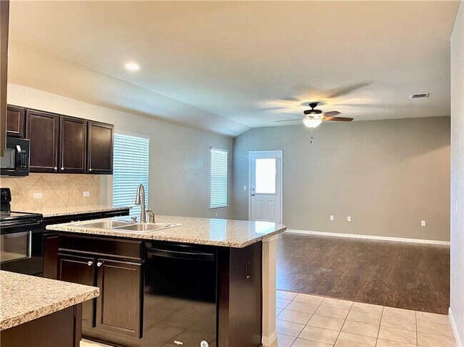 Building Photo - 115 Leona River Trl