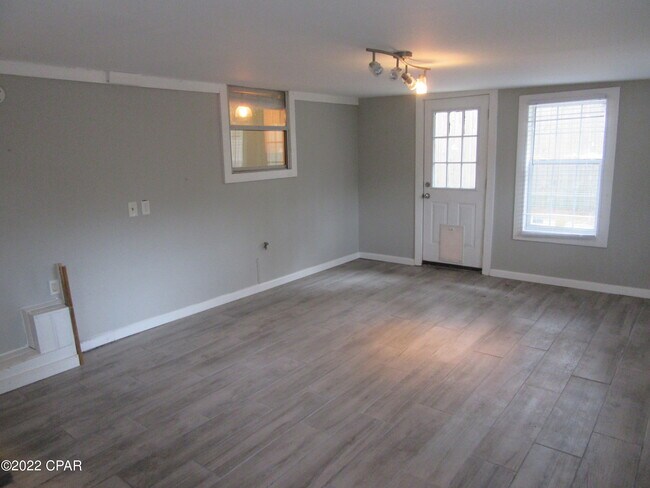 Building Photo - 1113 Arthur Ave