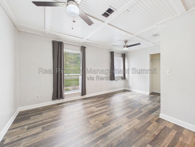 Building Photo - 1336 Hunters Rd