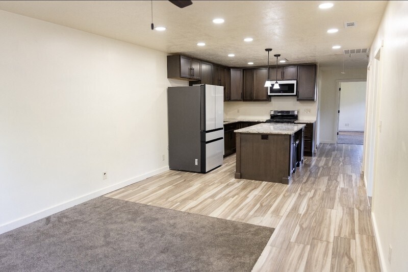 Building Photo - 757 N 100 E