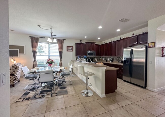 Building Photo - Furnished Rental in Golf Cart District!