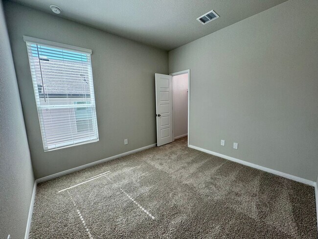 Building Photo - Stunning 3x2 Luxury Duplex in Buda, TX!