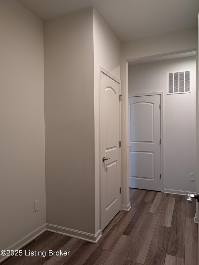 Building Photo - 2861 Hamilton Springs Dr