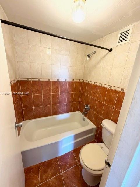 Building Photo - 2000 NE 135th St