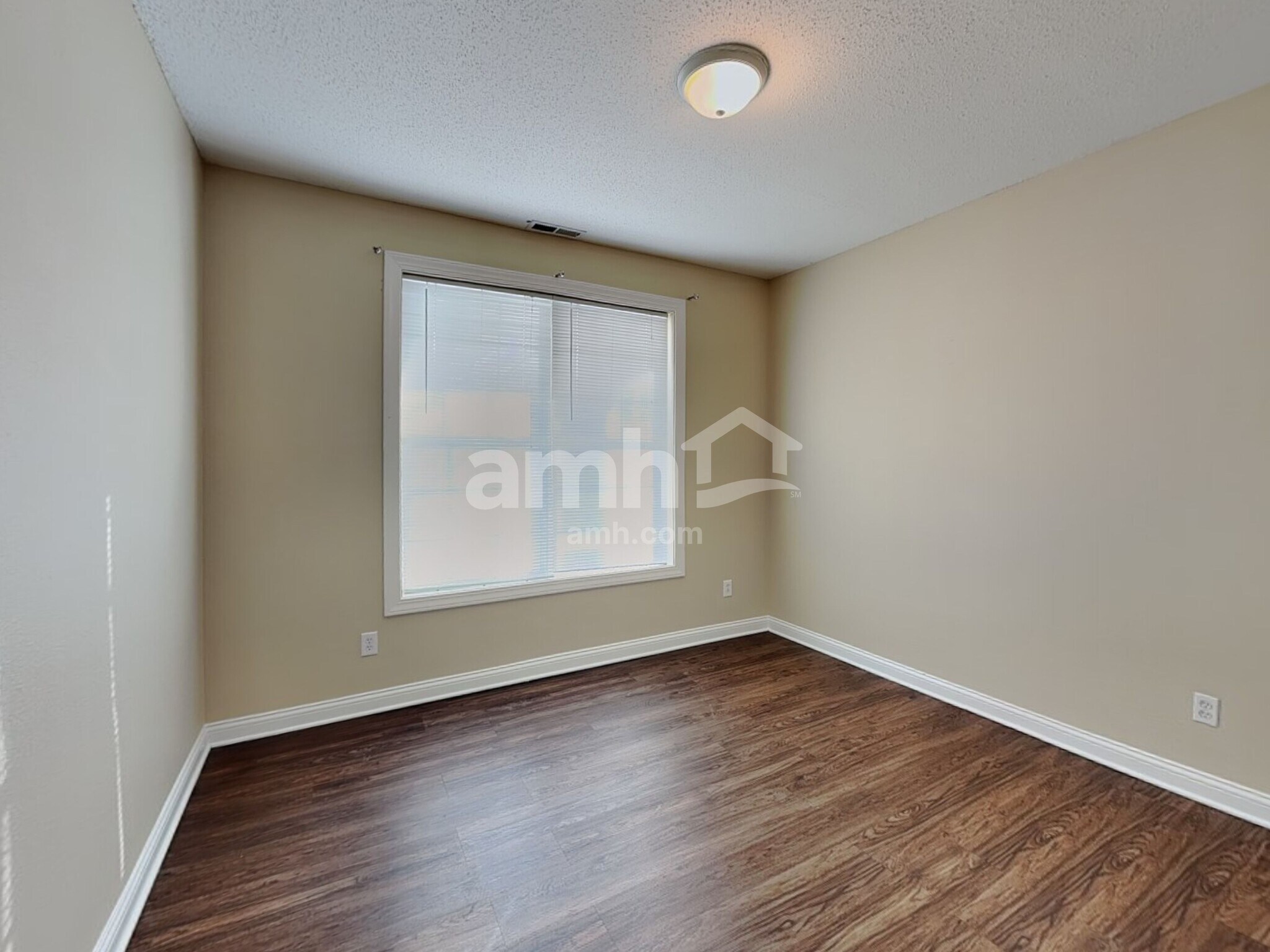 Building Photo - 5902 Cabot Dr