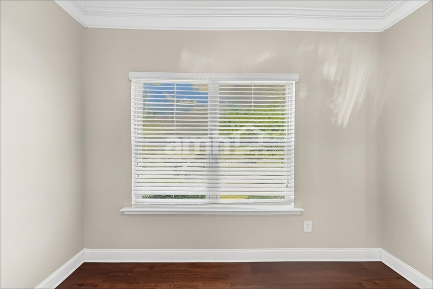 Building Photo - 2049 Greenfern Ct