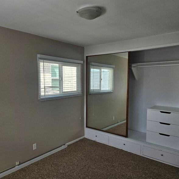 Building Photo - 518 Palm Dr