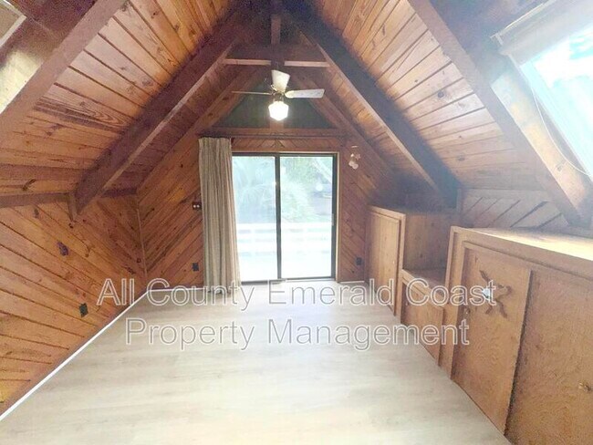 Building Photo - 504 Kelly St