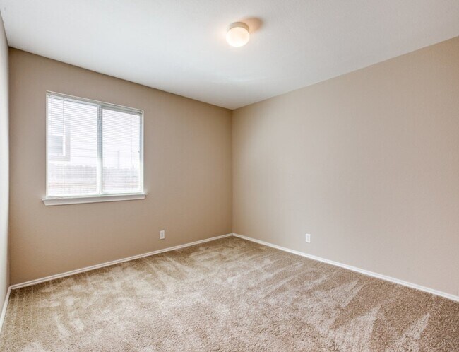 Building Photo - 611 Granite Cliff