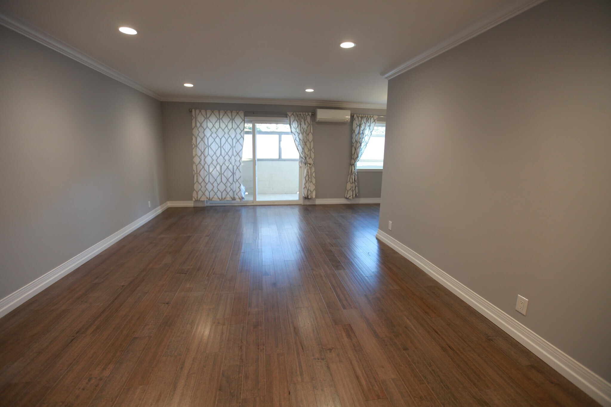 Building Photo - 1143 6th St