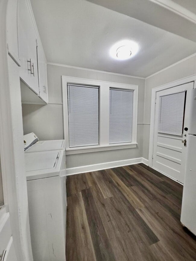 Building Photo - $500 OFF FIRST MONTH'S RENT MOVE IN SPECIAL-ADORABLE REMODELED HIGHLAND-CENTENARY HOME