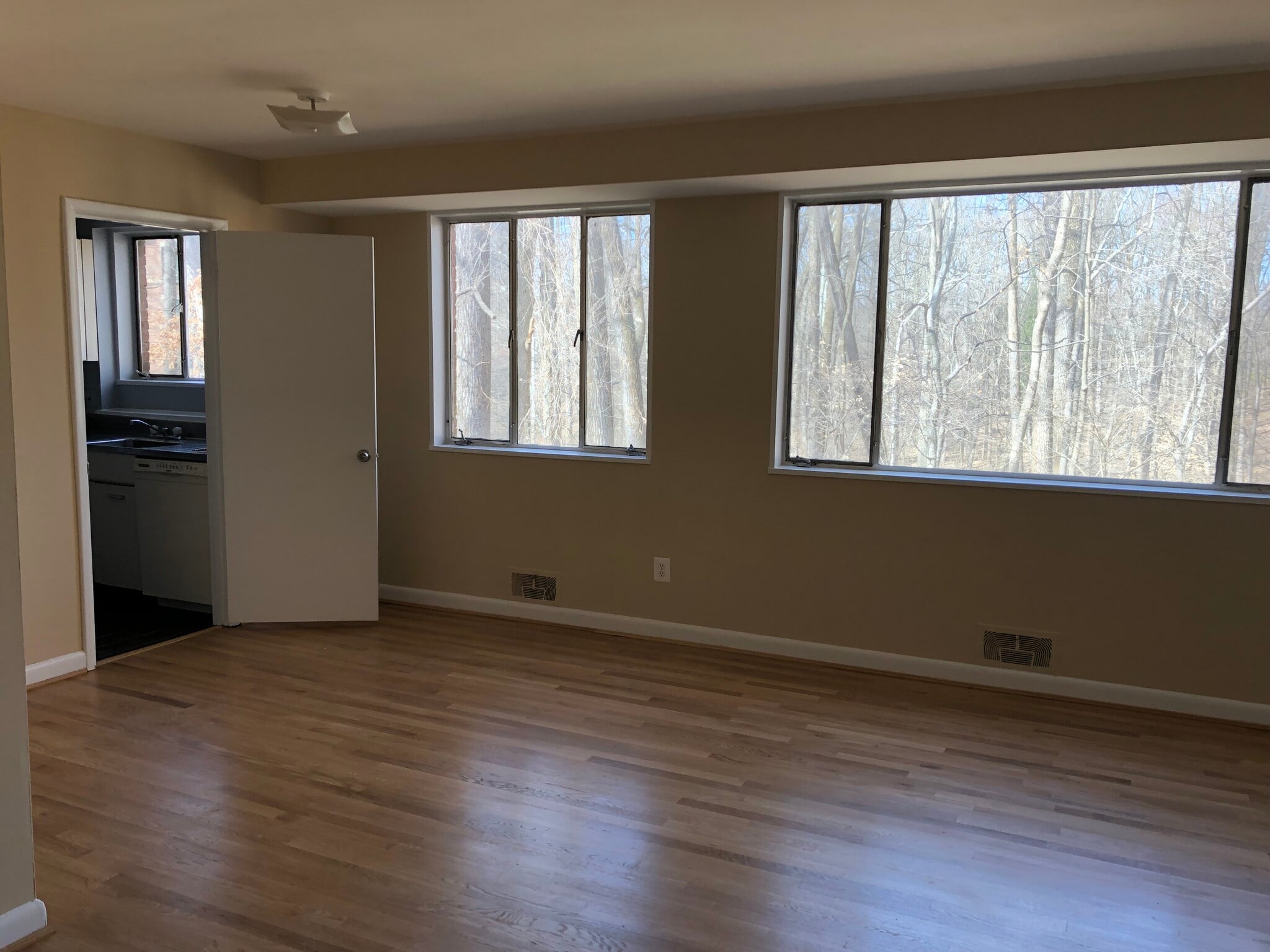 living and dining room - 10500 Montrose Ave