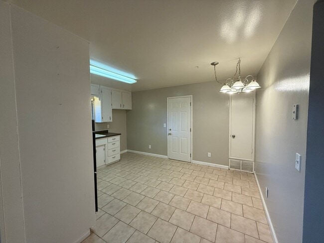 Building Photo - Recently updated single story home in Mode...