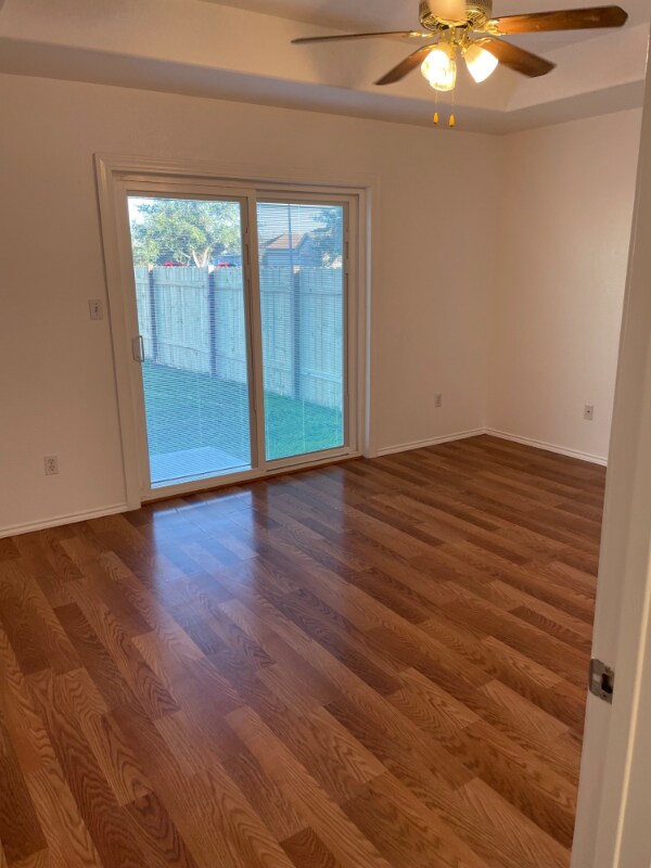 Building Photo - 2404 Thomas St