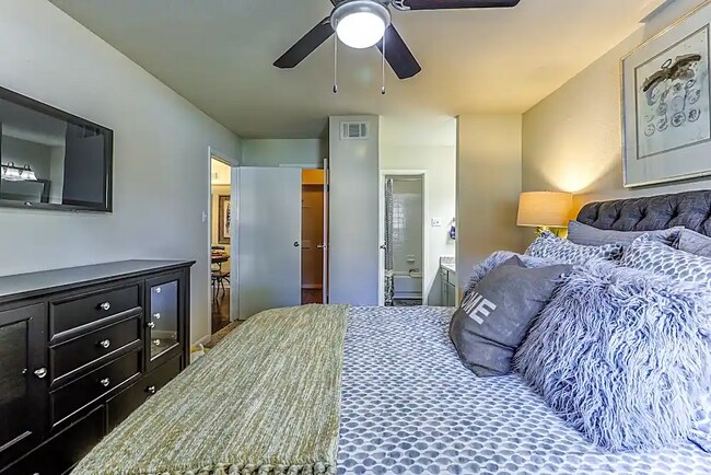 Building Photo - 2 bed ONLY - $1,235!
