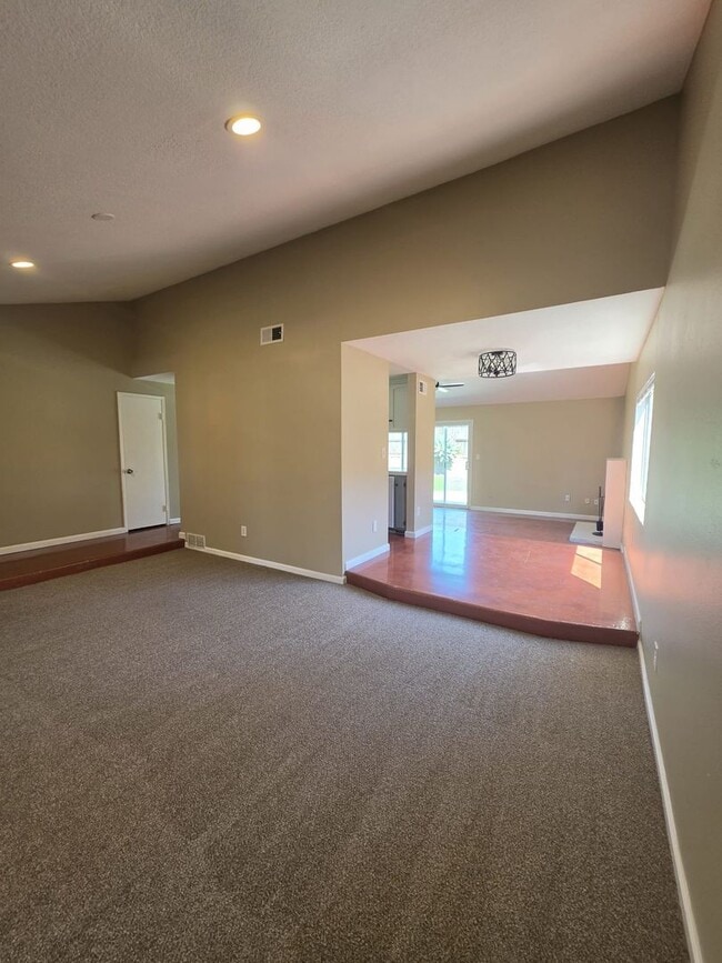 Building Photo - Beautiful 3 bedroom 2 bath Home in Imperial Beach