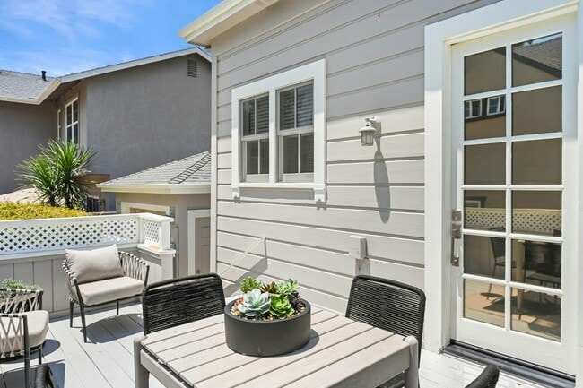 Building Photo - 449 J St