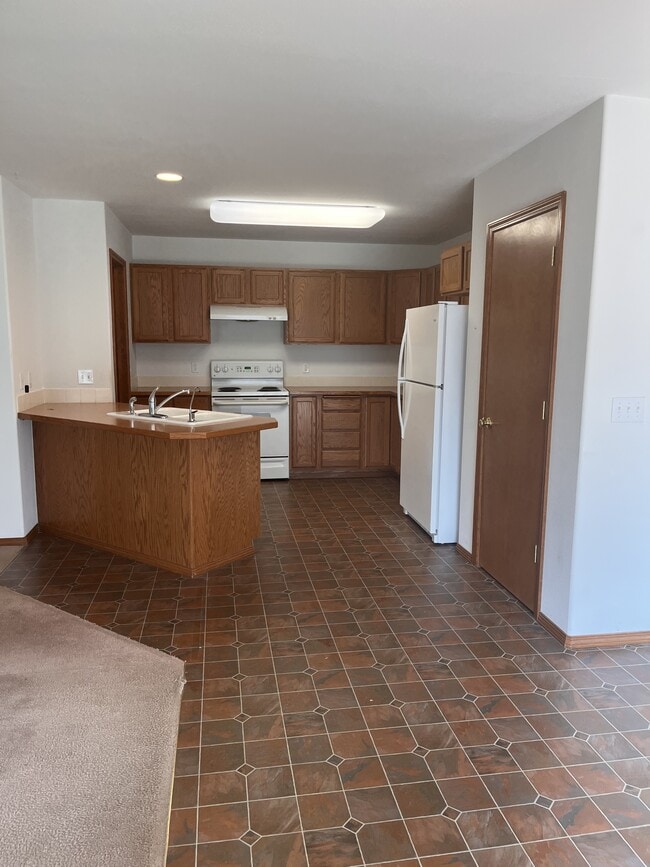 Building Photo - 8182 N Brookside Dr