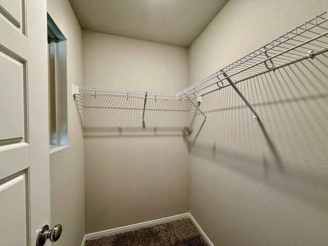 Building Photo - Like-New 4 Bedroom Home in Growing Community – Move-In Ready!