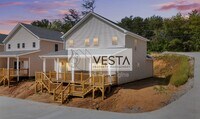 Building Photo - 5 Rolos Wy