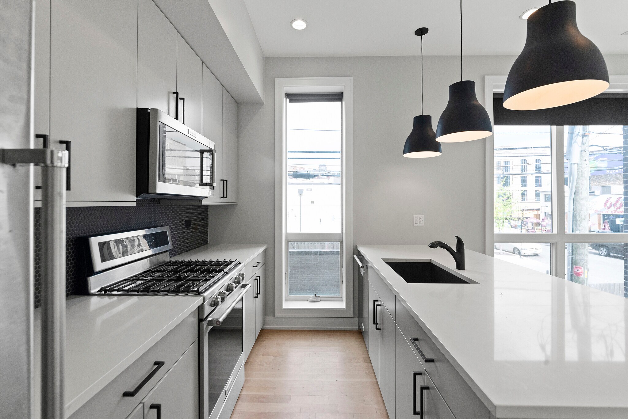 Building Photo - 1051 W Cornelia Ave