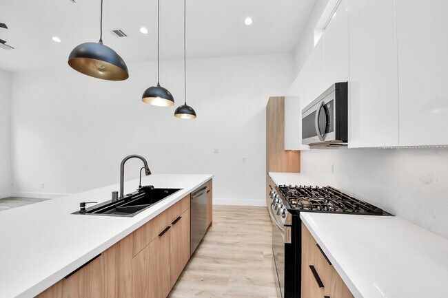 Building Photo - 3407 Hutchins St