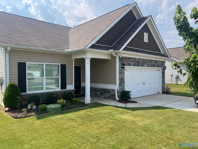 Primary Photo - 212 Fairbrook Dr