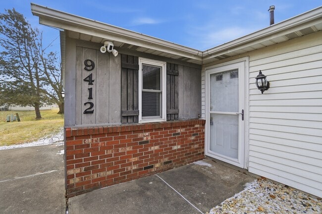 Building Photo - 9412 Vista Park Dr