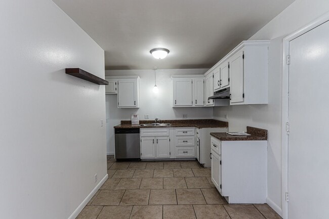 Building Photo - 3 Bedroom Ranch-Style Home with Bonus Base...