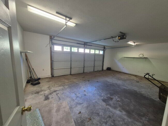 Building Photo - 712 Michael Dr