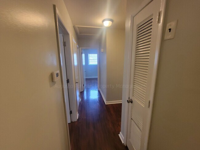 Building Photo - 2614 Glenn Hills Dr