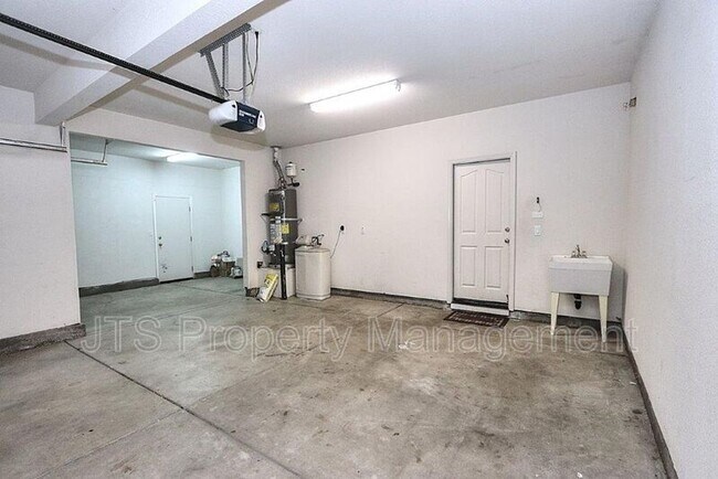 Building Photo - 3240 Big Bear Dr