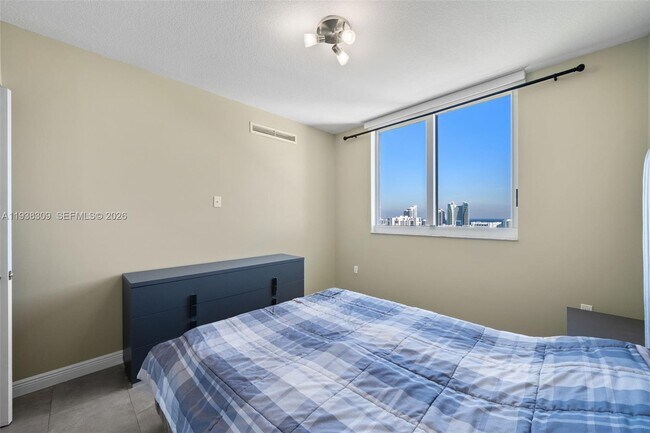 Building Photo - 1755 E Hallandale Beach Blvd