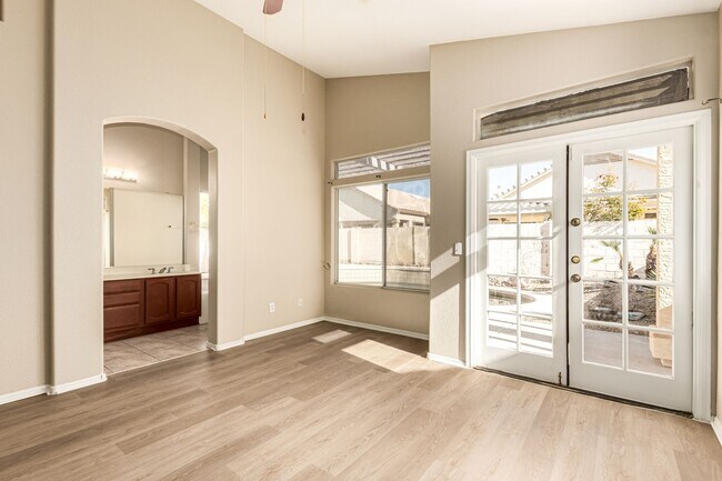 Building Photo - Beautiful 3 bedroom home in Ahwatukee Foothills with sparkling pool!