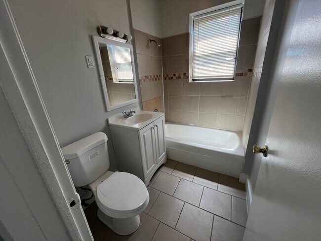Building Photo - 71 E 69th St