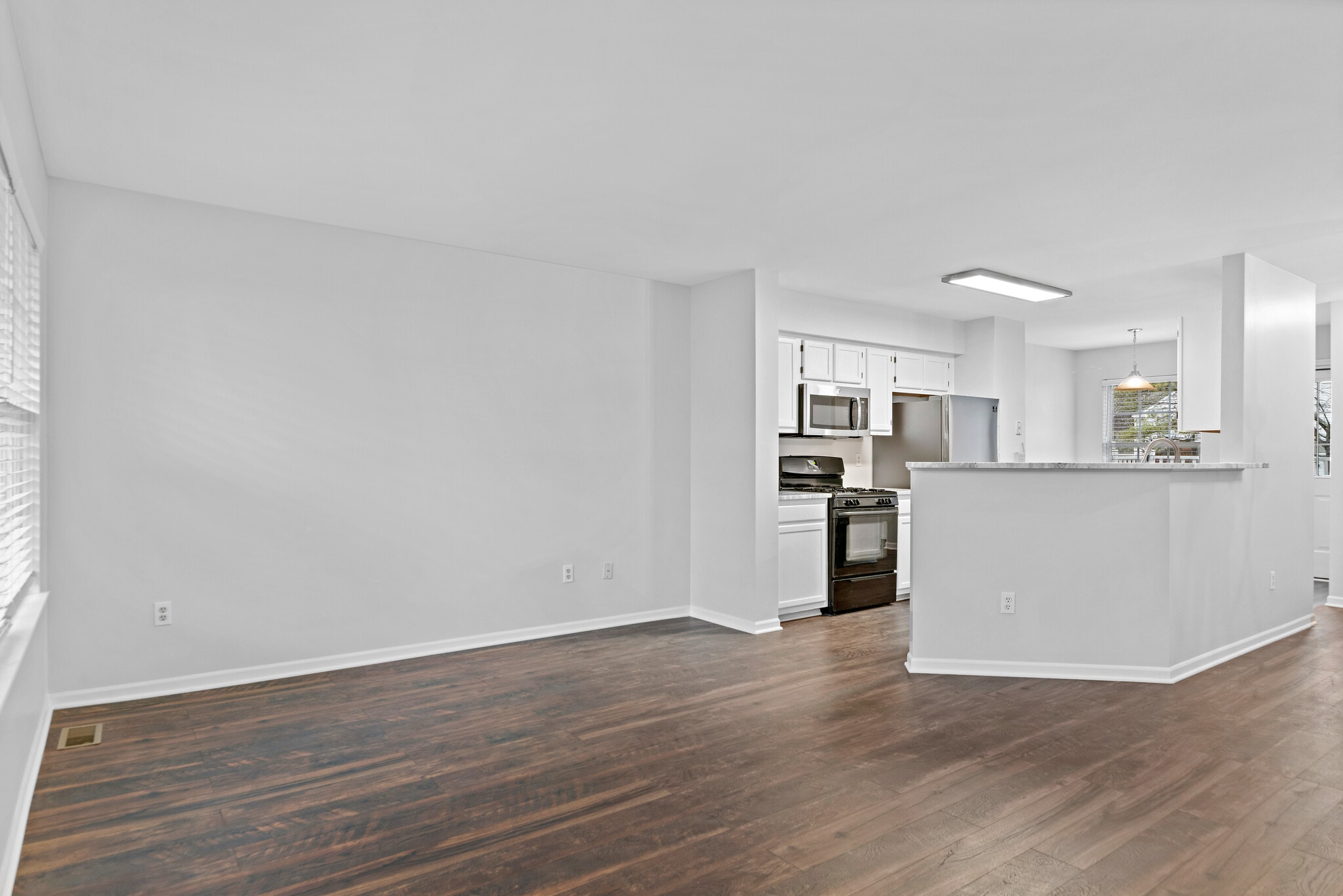 Building Photo - 2504 Cortland Ln