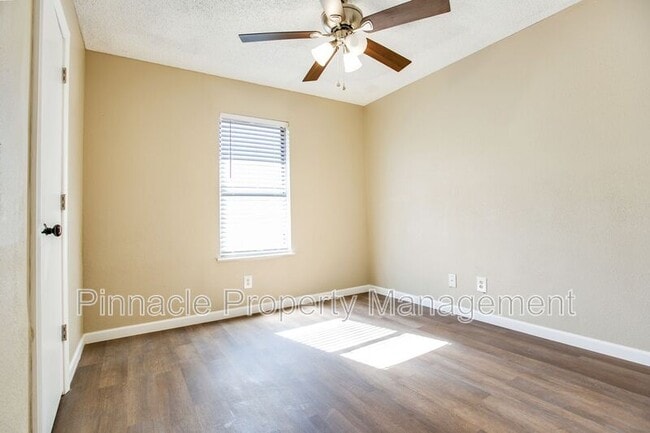 Building Photo - 1427 Gregory Dr