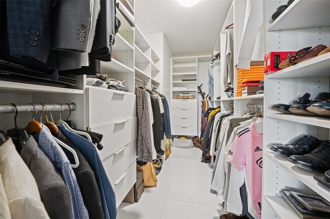 Building Photo - 2000 Towerside Terrace