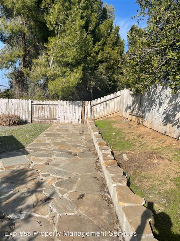 Building Photo - 28284 Los Cielos Rd