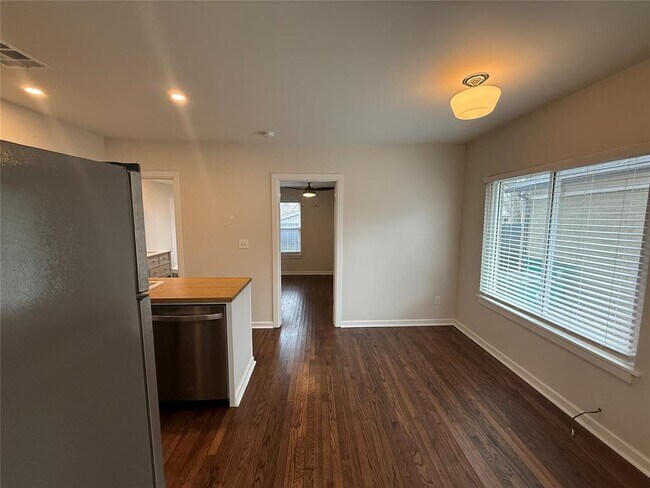 Building Photo - 1205 Military Ct