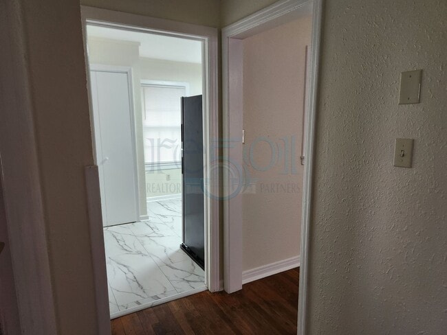 Building Photo - N Elm Duplex (200-202)