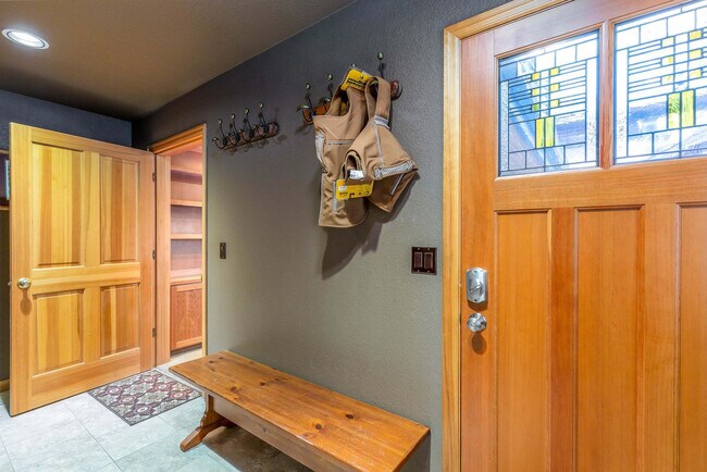 Building Photo - 17028 Cooper Dr