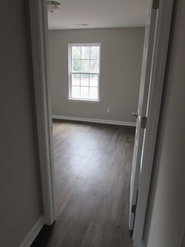 Building Photo - Duplex Across from Shaw AFB!