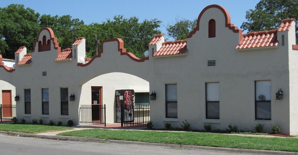 Primary Photo - 502 W Avenue G