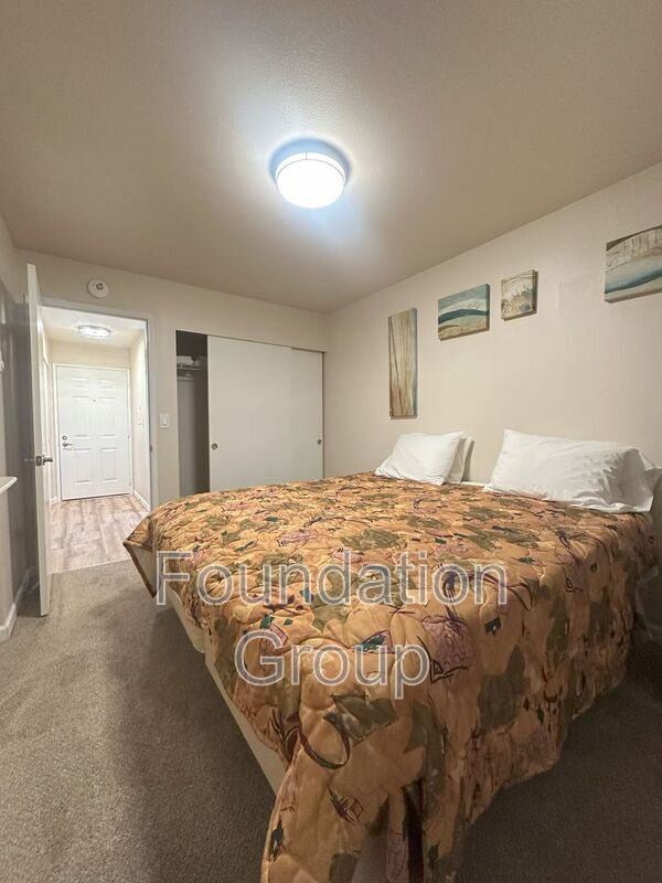 Building Photo - 400 10th Ave