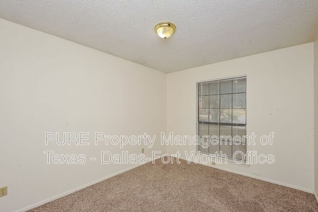 Building Photo - 7525 Windhaven Rd