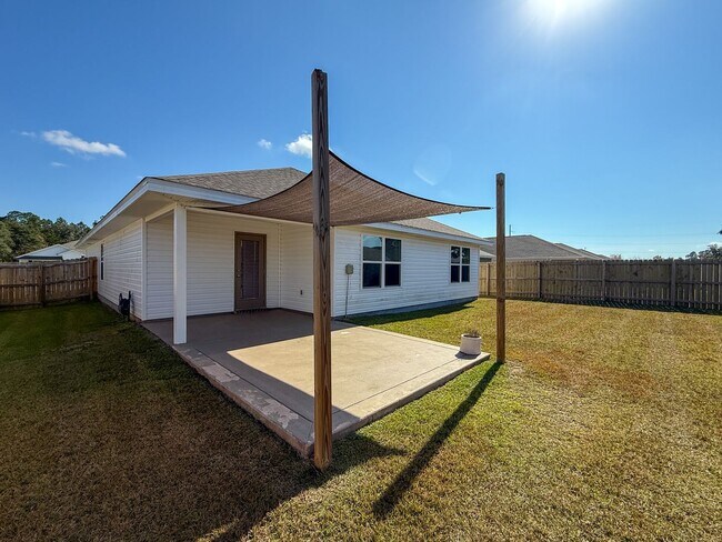 Building Photo - Updated 4 Bedroom 2 Bath Rental Near Navy Federal - Lawn Care Included!