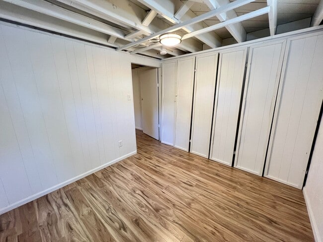 Building Photo - Updated 4 bed 2 bath house!
